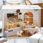 Amy's Cake Diary DIY Miniature Dollhouse_7