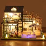 Caroline's Vintage Courtyard DIY Miniature Dollhouse_3