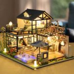Caroline's Vintage Courtyard DIY Miniature Dollhouse_6