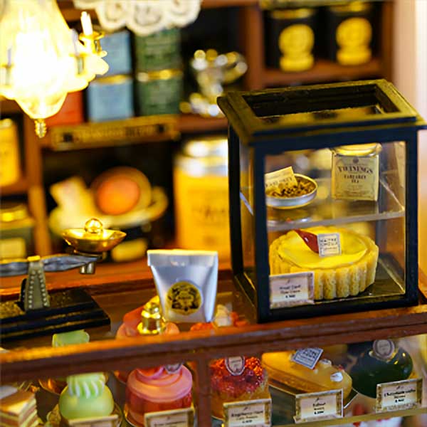 Rose Garden DIY Miniature Dollhouse_Description_6