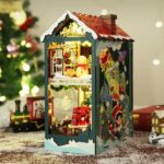 Santa's Cabin Book Nook Miniature Dollhouse_5