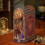 Space-Time Museum Book Nook Miniature Dollhouse_5